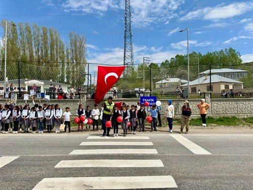 Erciş İlçe Jandarma Komutanlığından Trafik Haftası Etkinliği;