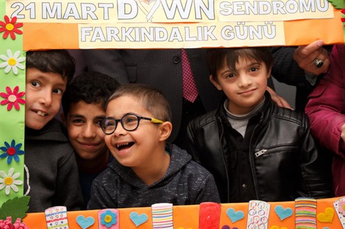 Kaymakamımız Sn. Murat KARALOĞLU 21 Mart Down Sendromu Farkındalık Günü Vesilesiyle;