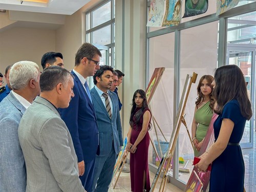 🎨 Kaymakamımız Sn. Murat KARALOĞLU, Güzel Sanatlar Lisesi Karma Resim Sergisinin Açılışını Gerçekleştirdi 🎉
